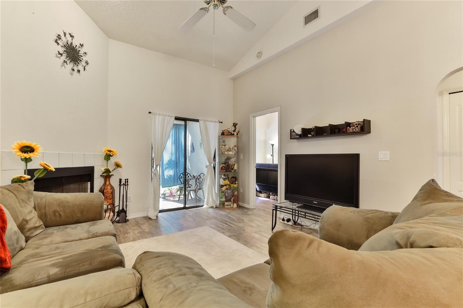 121 DOVECOTE LN