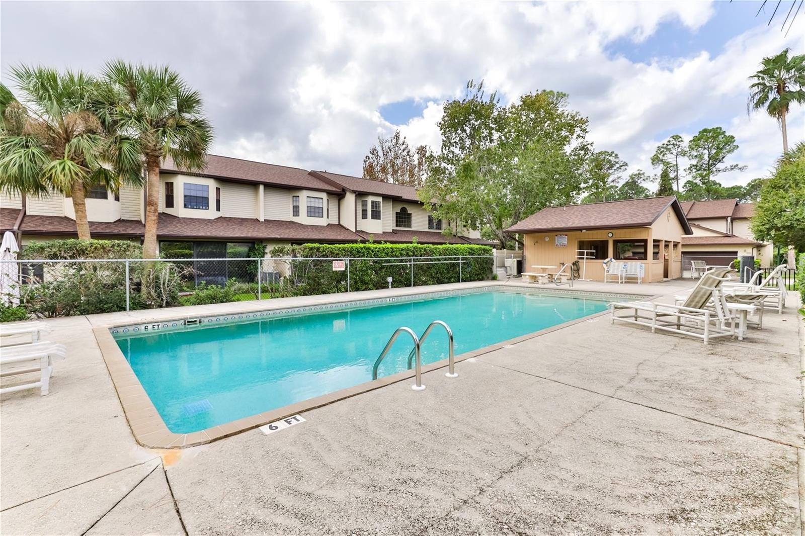 121 DOVECOTE LN