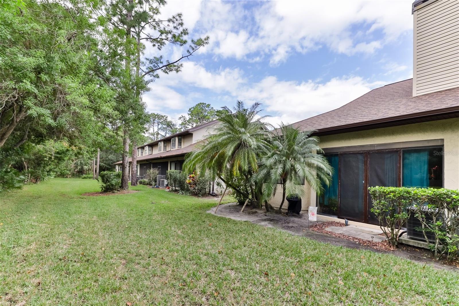 121 DOVECOTE LN