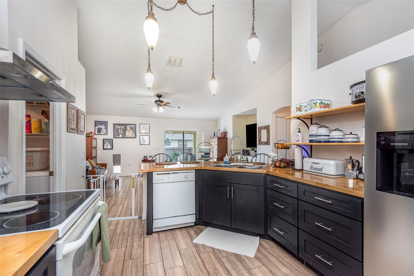 2884 SWEET SPRINGS ST