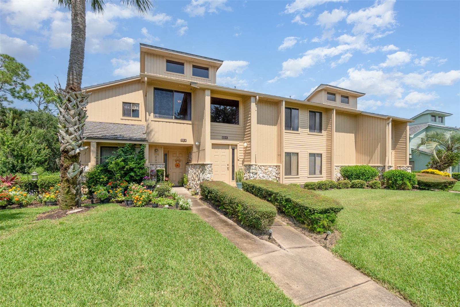 133 BLUE HERON DR #C