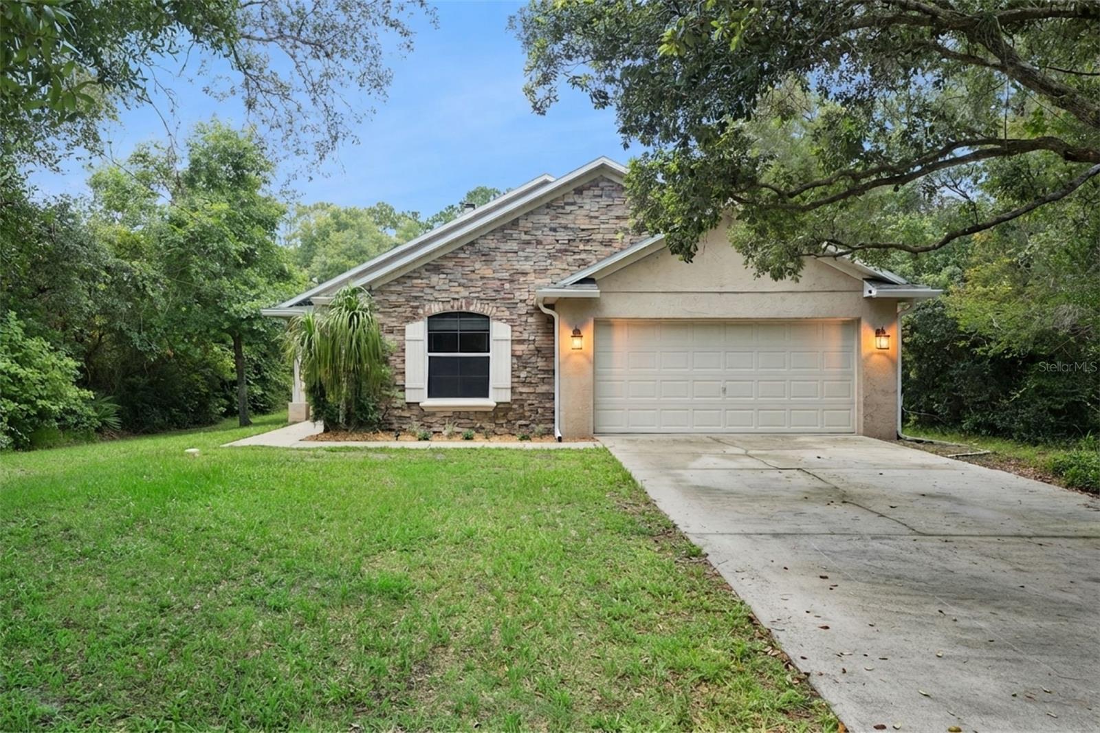 2535 E LAKE DR