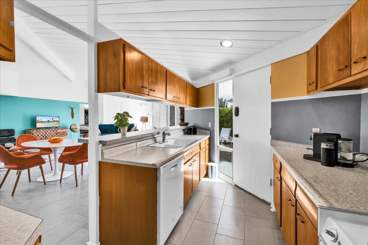 37800 Da Vall DR Unit: 14