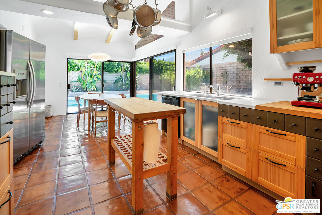1375 E Primavera Dr