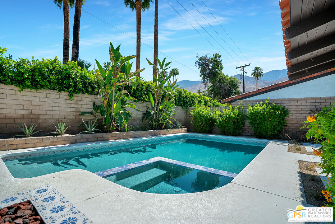 1375 E Primavera Dr