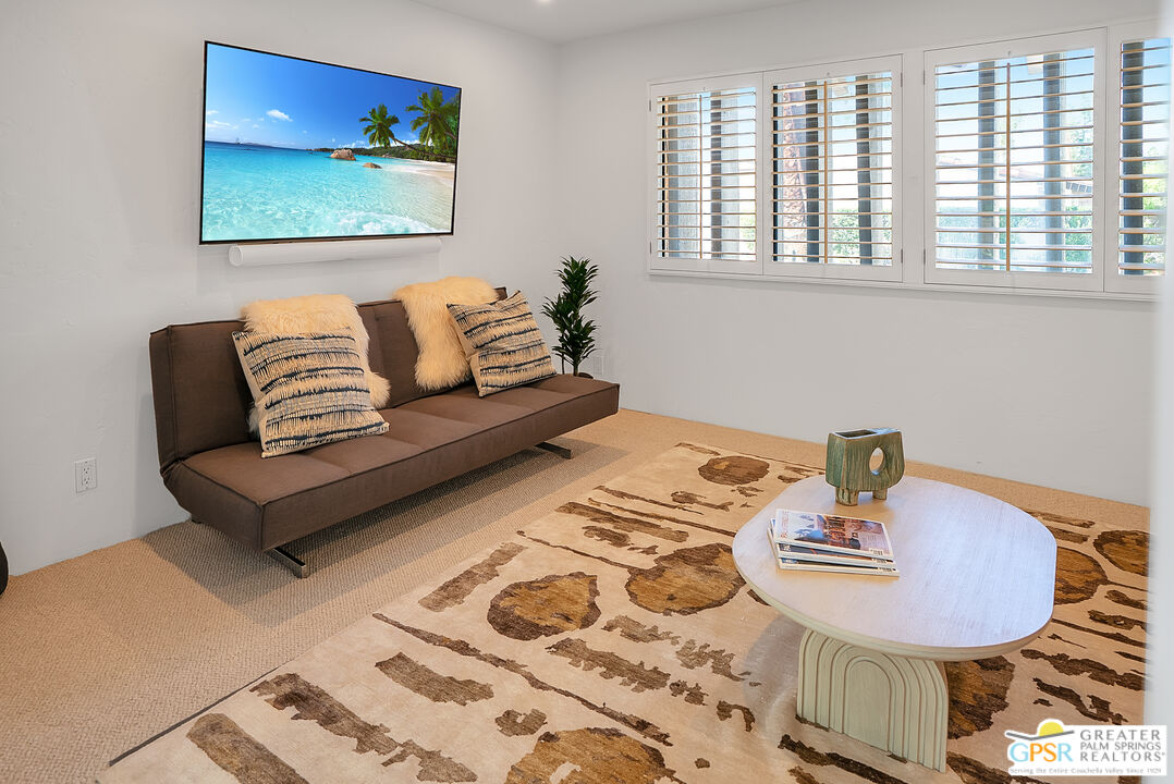 1375 E Primavera Dr