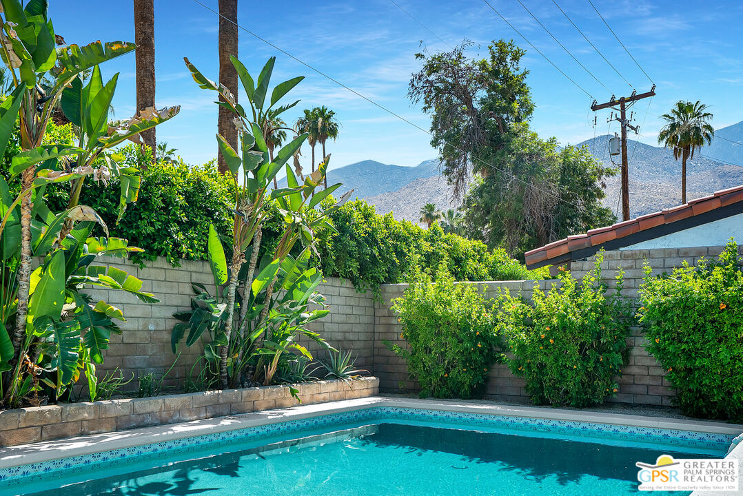 1375 E Primavera Dr