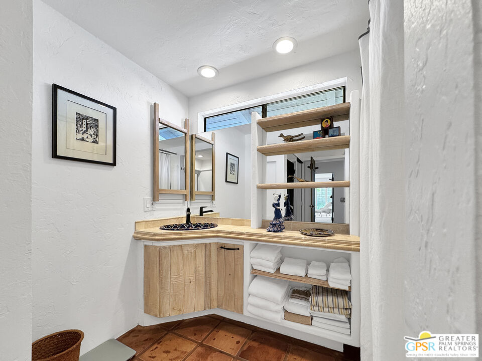 1375 E Primavera Dr