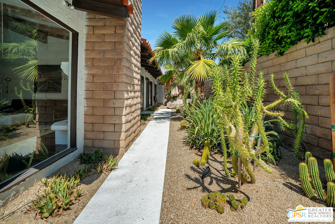 1375 E Primavera Dr