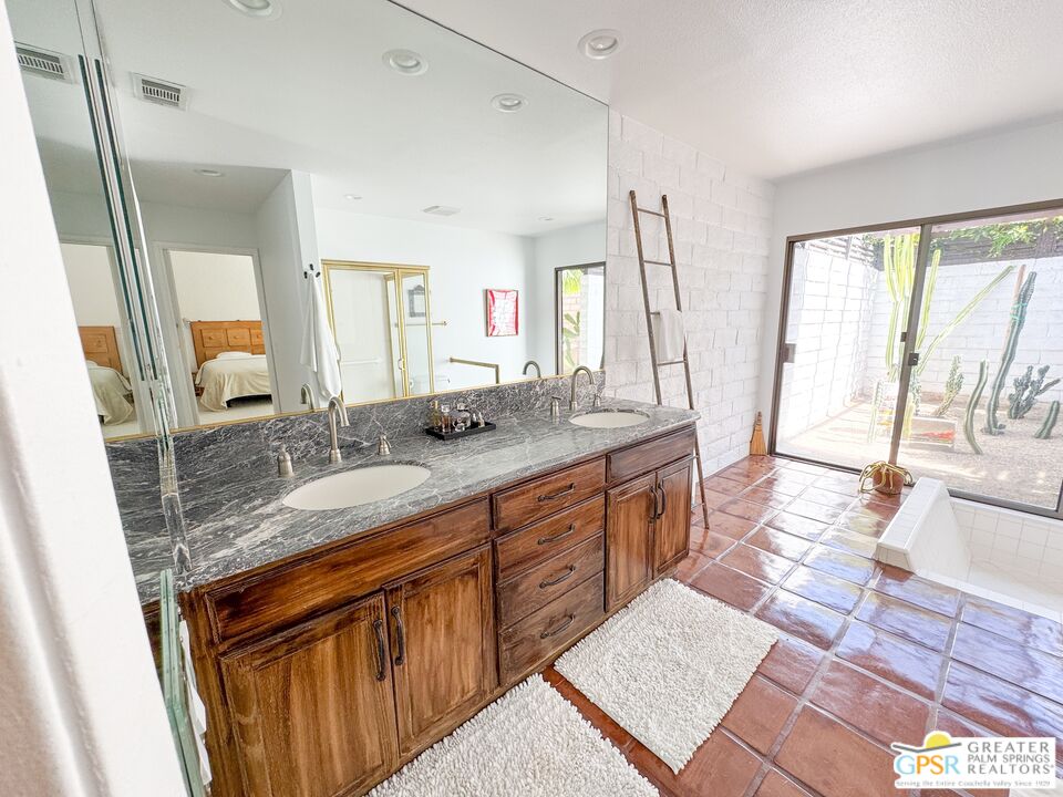 1375 E Primavera Dr
