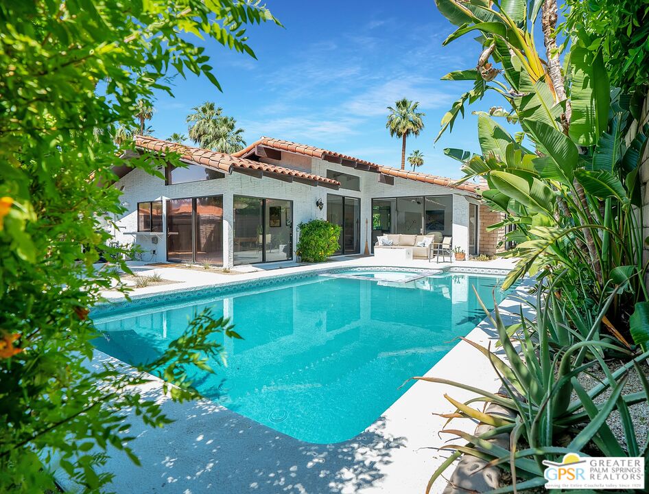 1375 E Primavera Dr