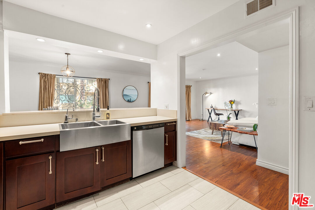 6724 Hillpark Dr Unit: 202
