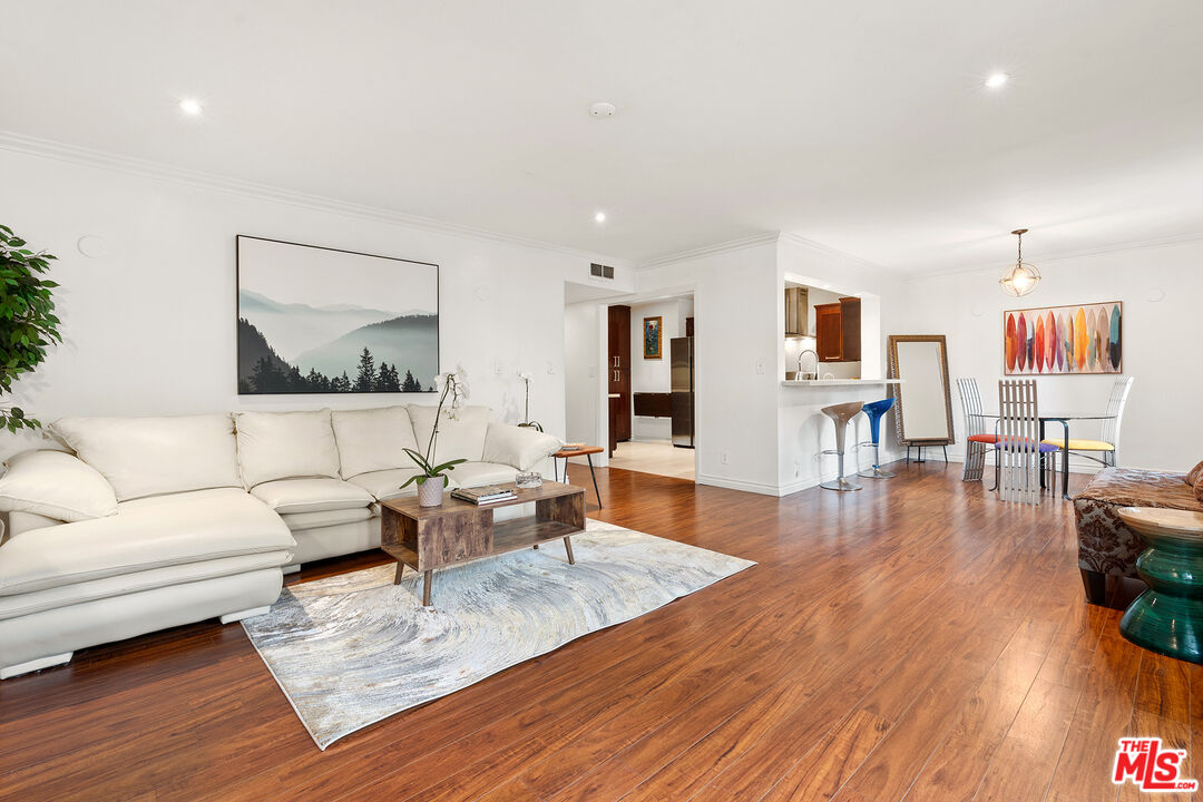 6724 Hillpark Dr Unit: 202