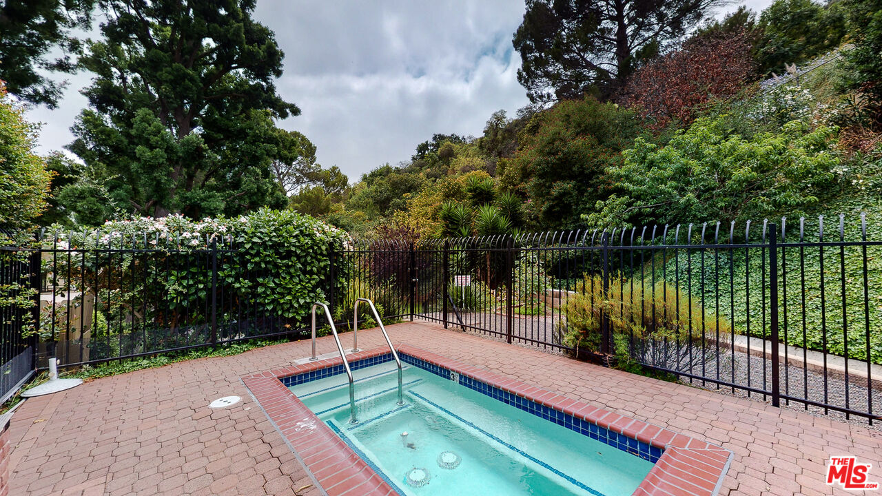6724 Hillpark Dr Unit: 202