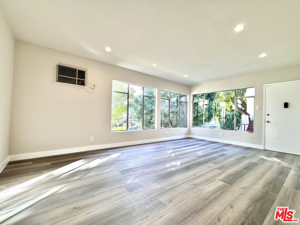 925 S HOLT AVE Unit: 1