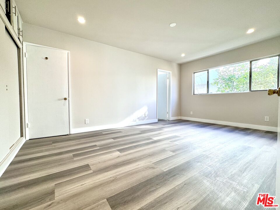 925 S HOLT AVE Unit: 1