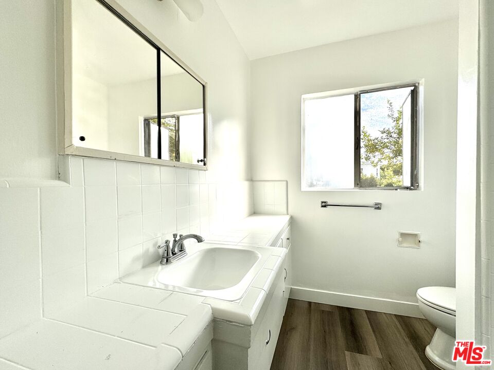 925 S HOLT AVE Unit: 1
