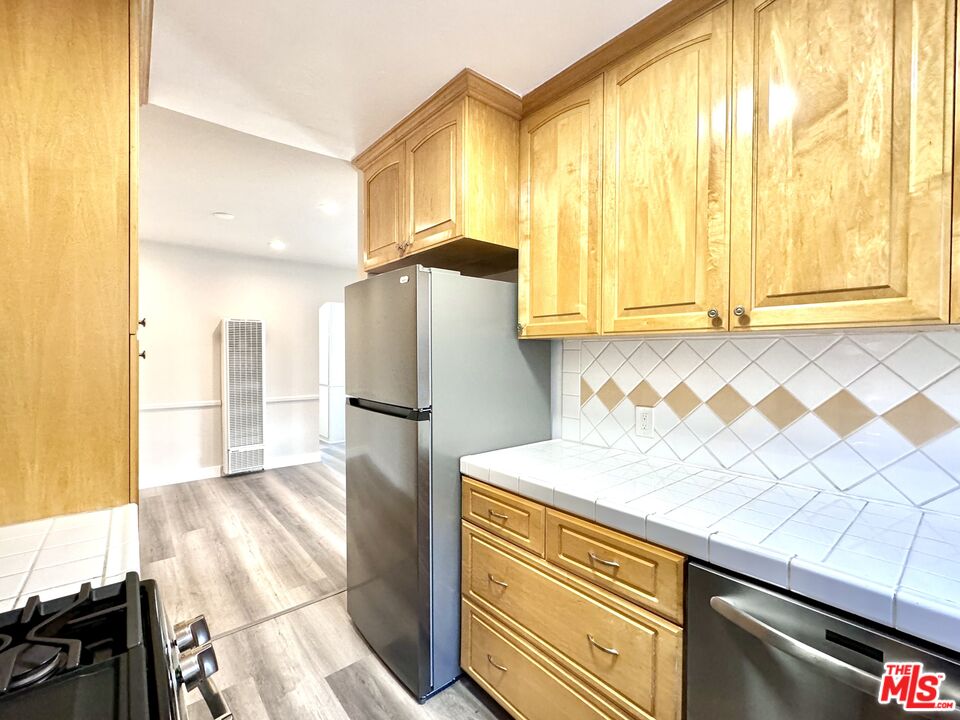 925 S HOLT AVE Unit: 1