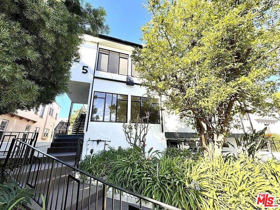 925 S Holt Ave Unit: 2