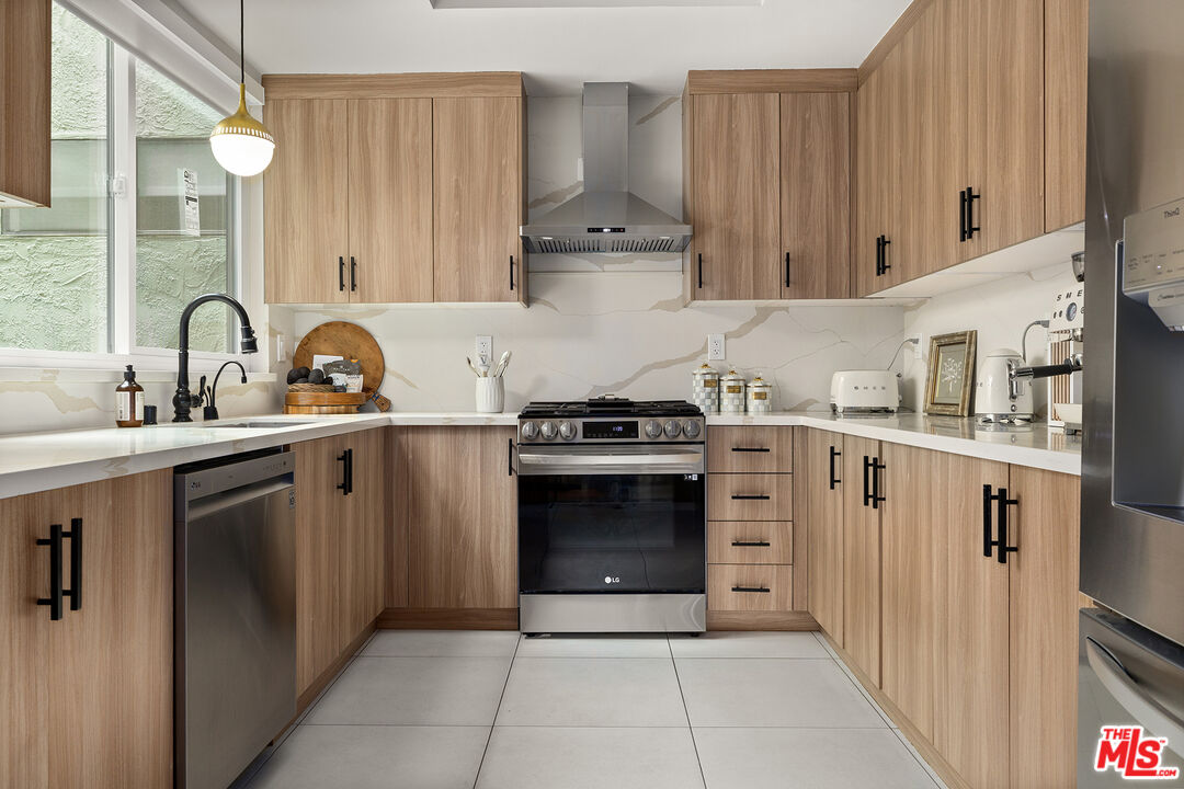 9000 Cynthia St Unit: 302