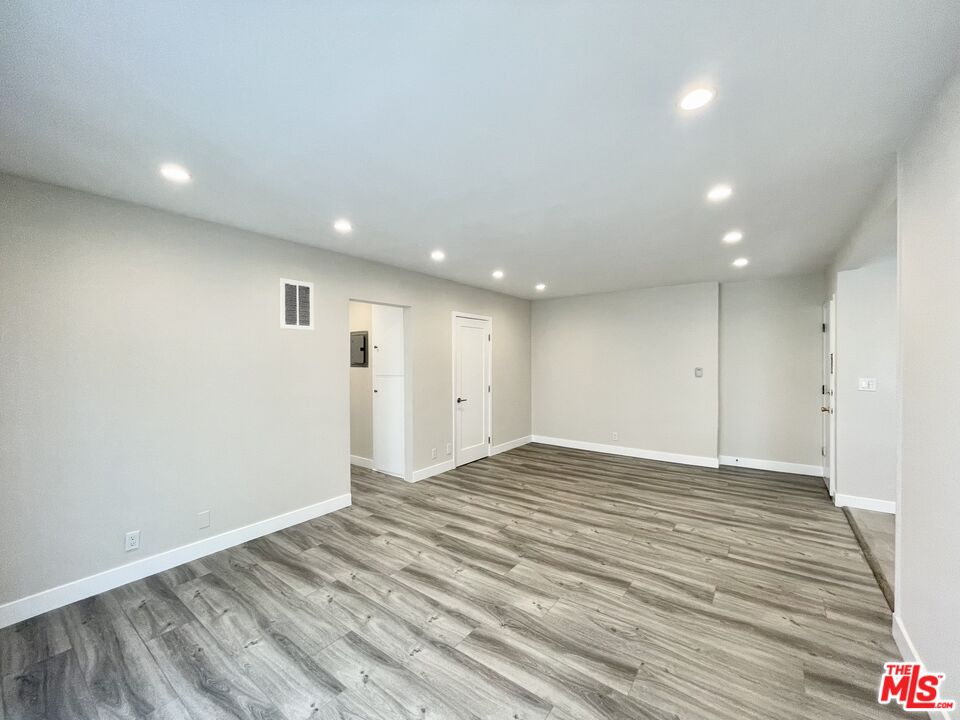 1037 S SHENANDOAH ST Unit: 5