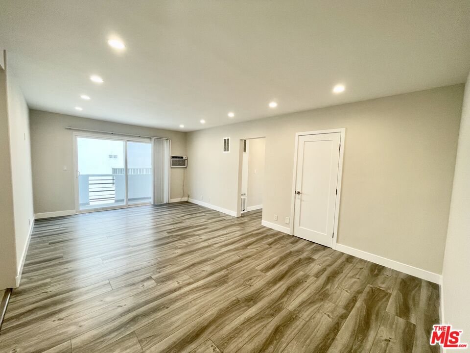 1037 S SHENANDOAH ST Unit: 5