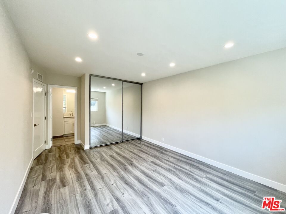 1037 S SHENANDOAH ST Unit: 5