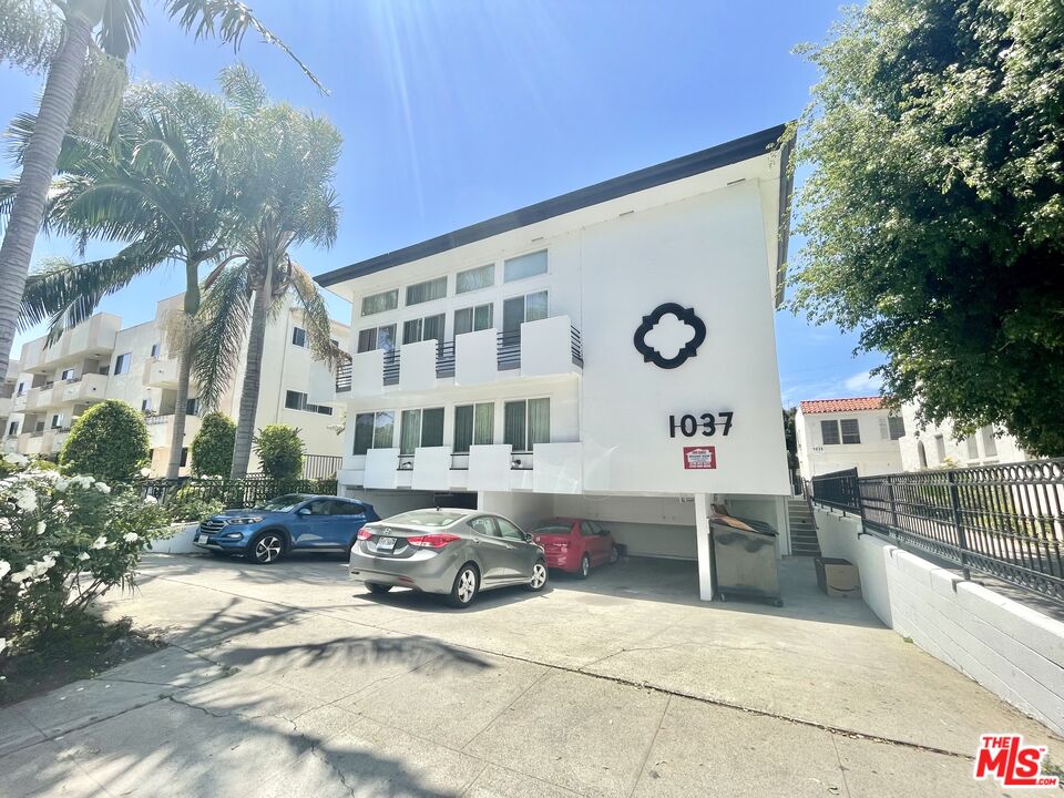 1037 S SHENANDOAH ST Unit: 5