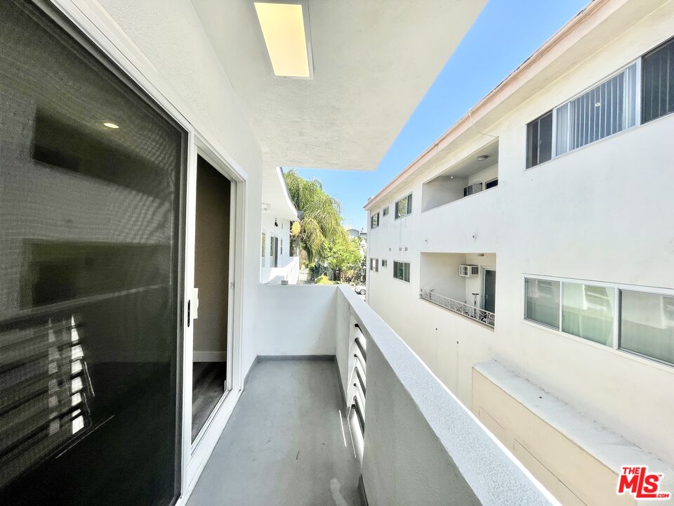 1037 S SHENANDOAH ST Unit: 5