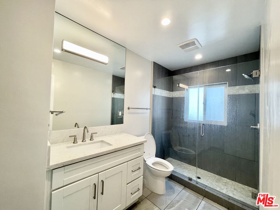 1037 S SHENANDOAH ST Unit: 5