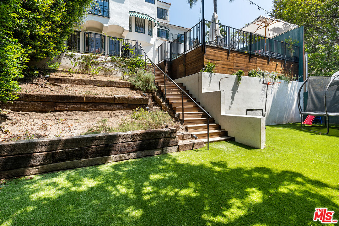 7918 Hillside Ave