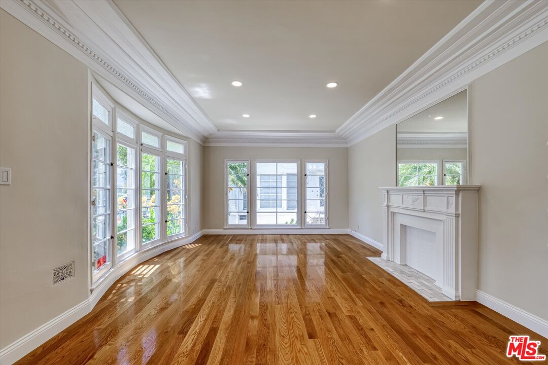 9945 Robbins Dr Unit: 101