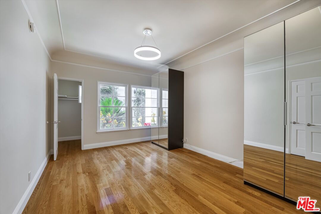 9945 Robbins Dr Unit: 101