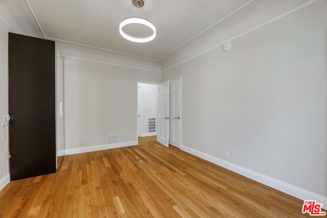 9945 Robbins Dr Unit: 101