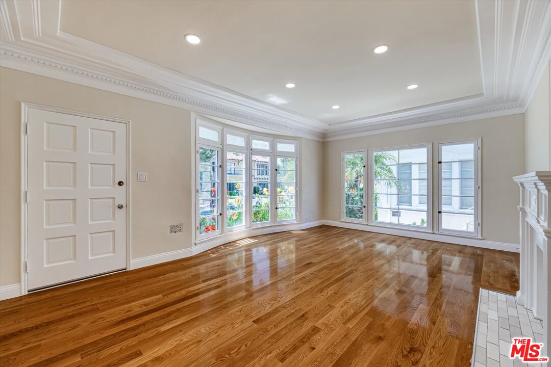9945 Robbins Dr Unit: 101