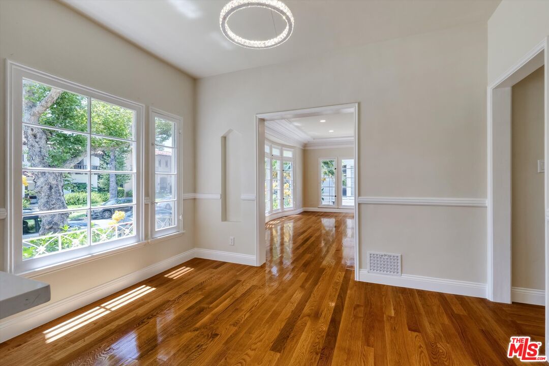 9945 Robbins Dr Unit: 101