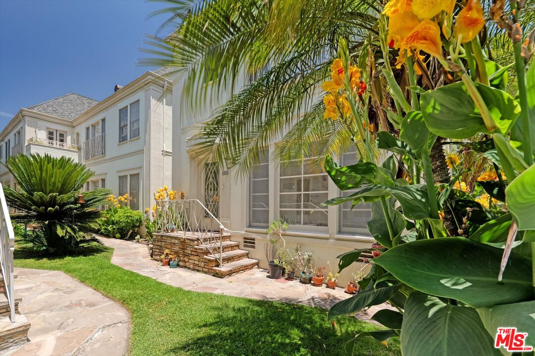 9945 Robbins Dr Unit: 101