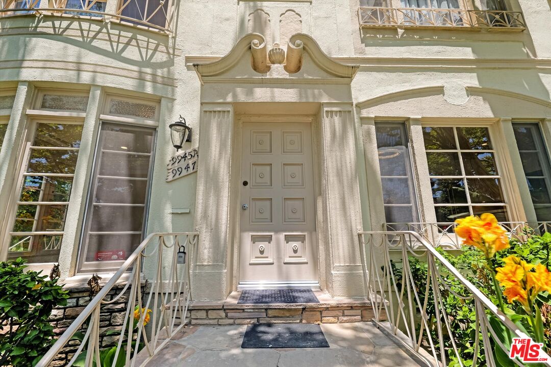 9945 Robbins Dr Unit: 101