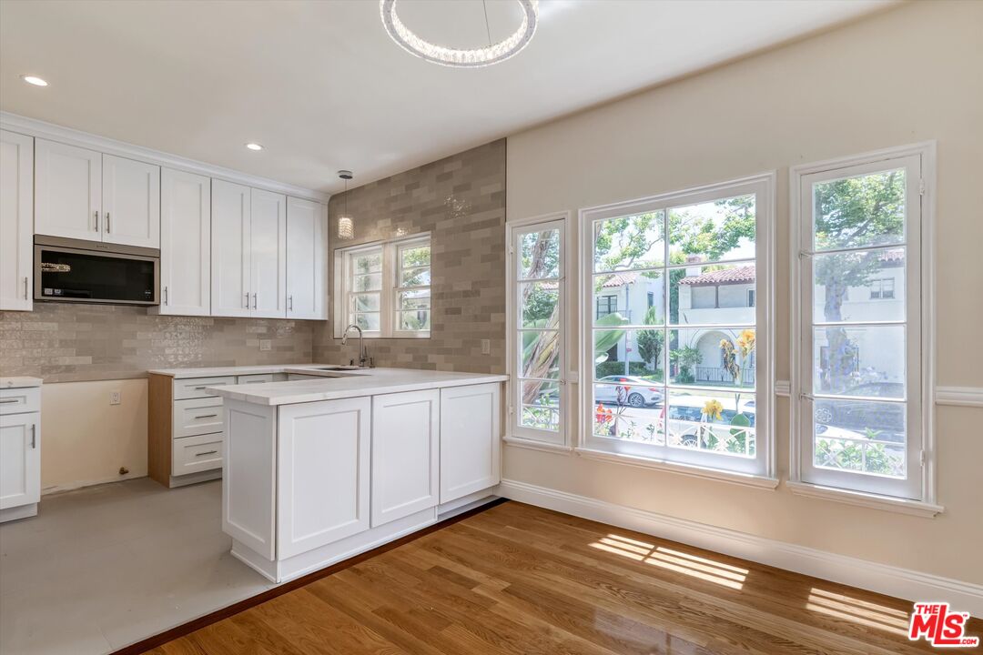 9945 Robbins Dr Unit: 101