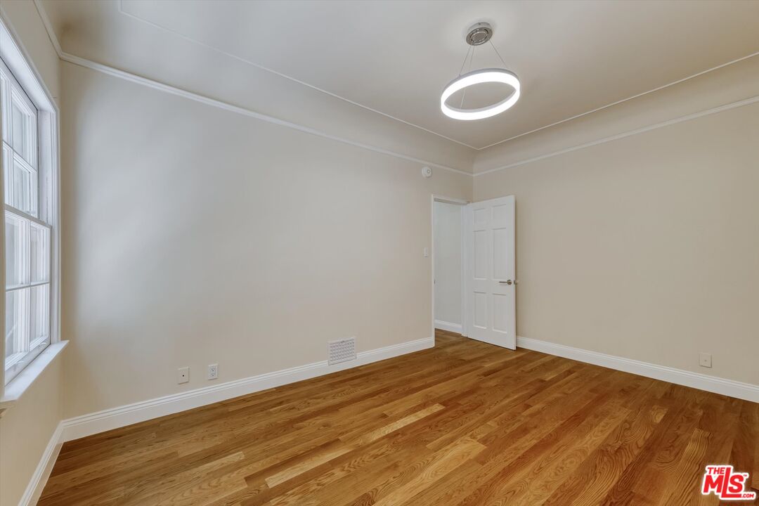 9945 Robbins Dr Unit: 101
