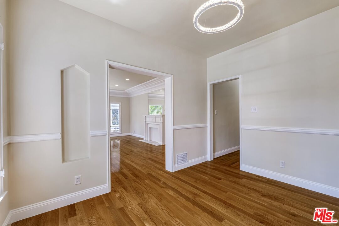 9945 Robbins Dr Unit: 101