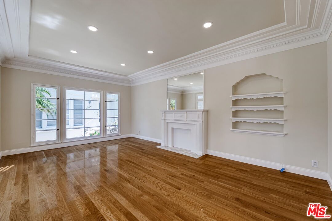 9945 Robbins Dr Unit: 101