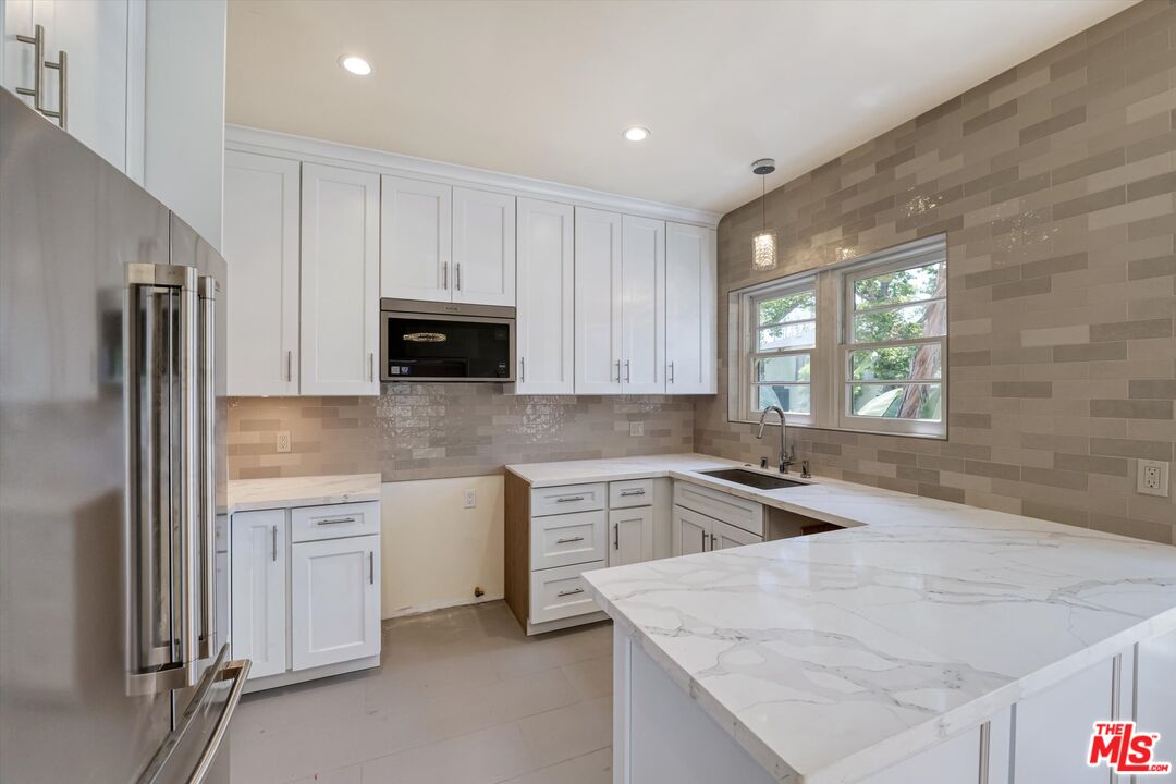9945 Robbins Dr Unit: 101