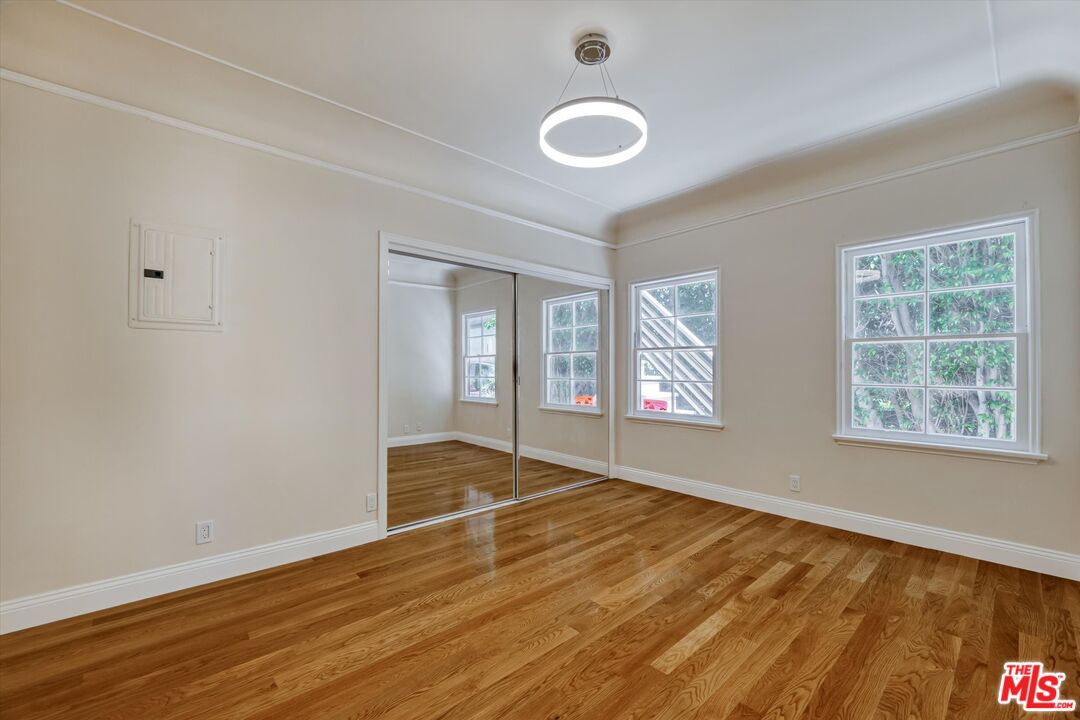 9945 Robbins Dr Unit: 101
