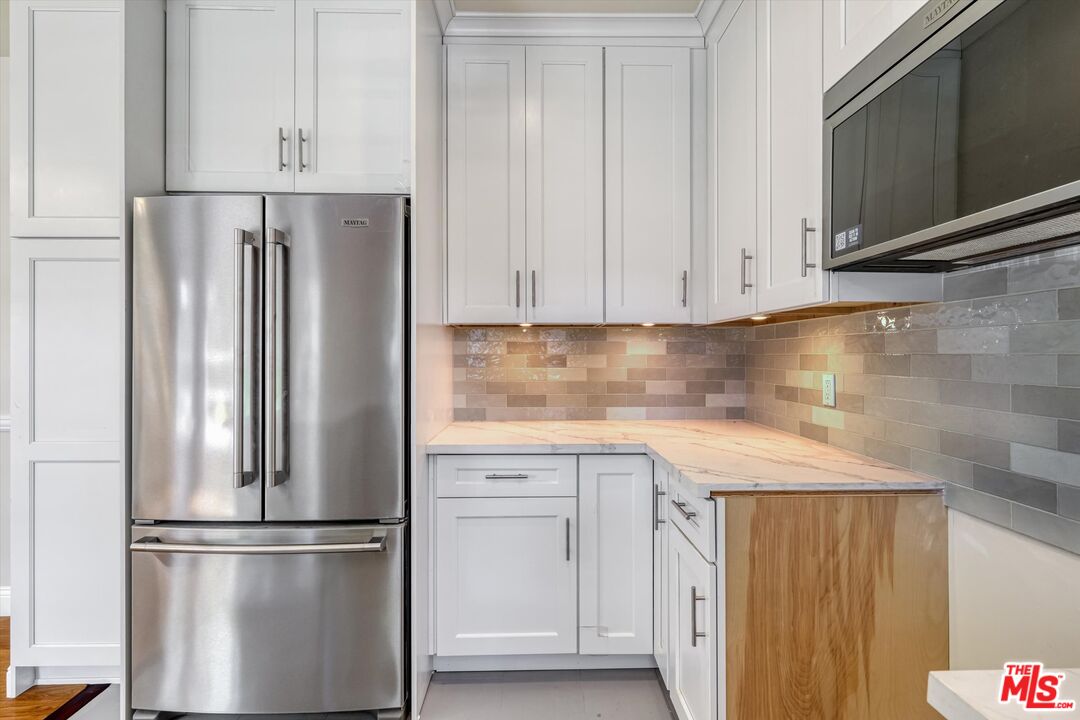 9945 Robbins Dr Unit: 101
