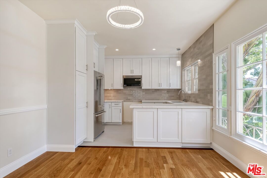 9945 Robbins Dr Unit: 101