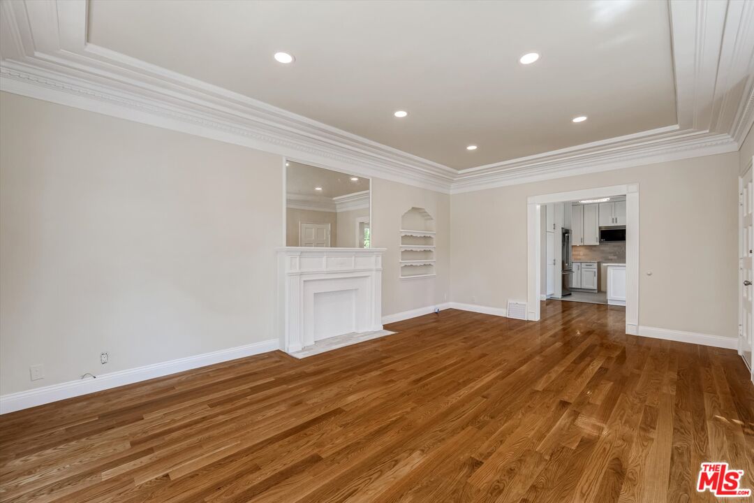 9945 Robbins Dr Unit: 101