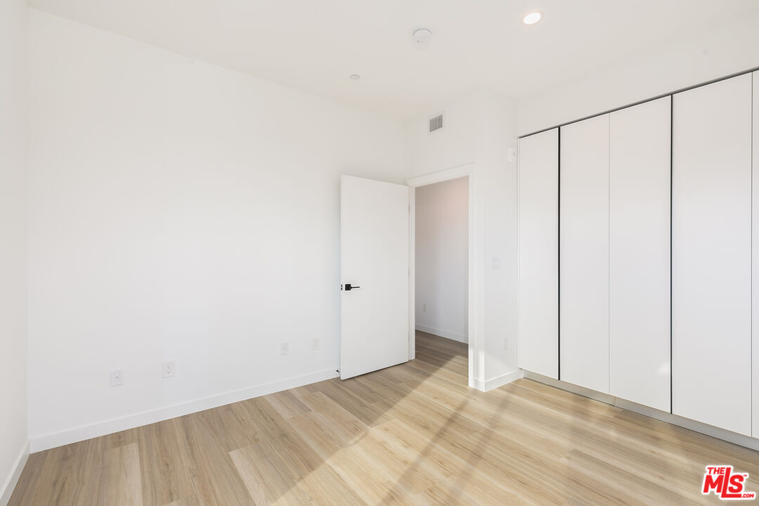 829 Larrabee St Unit: PH 402