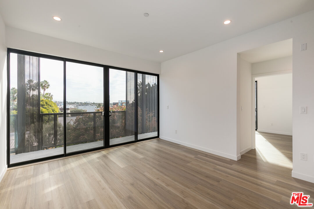 829 Larrabee St Unit: PH 402