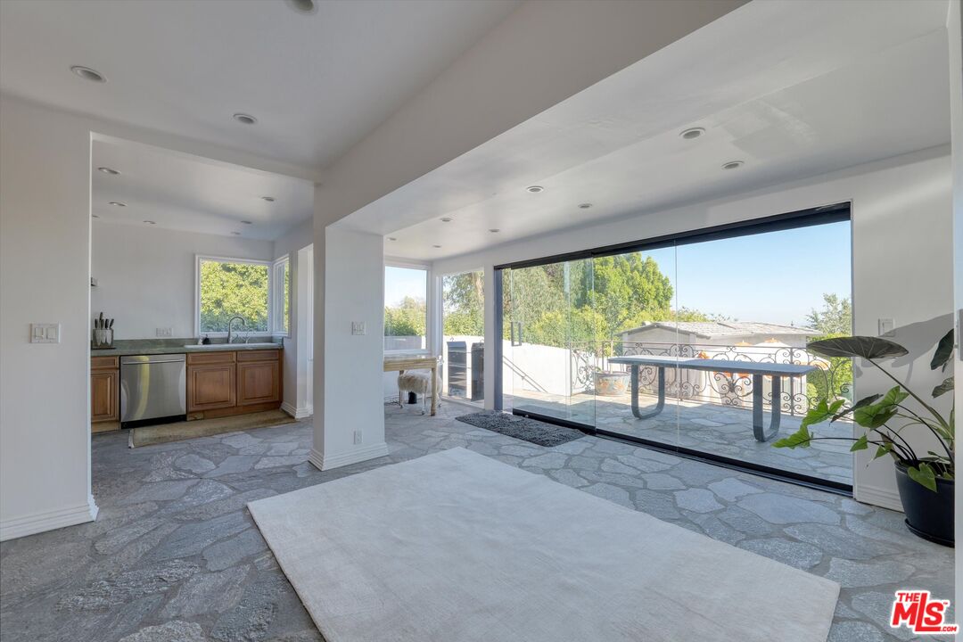 1300 Summitridge Dr